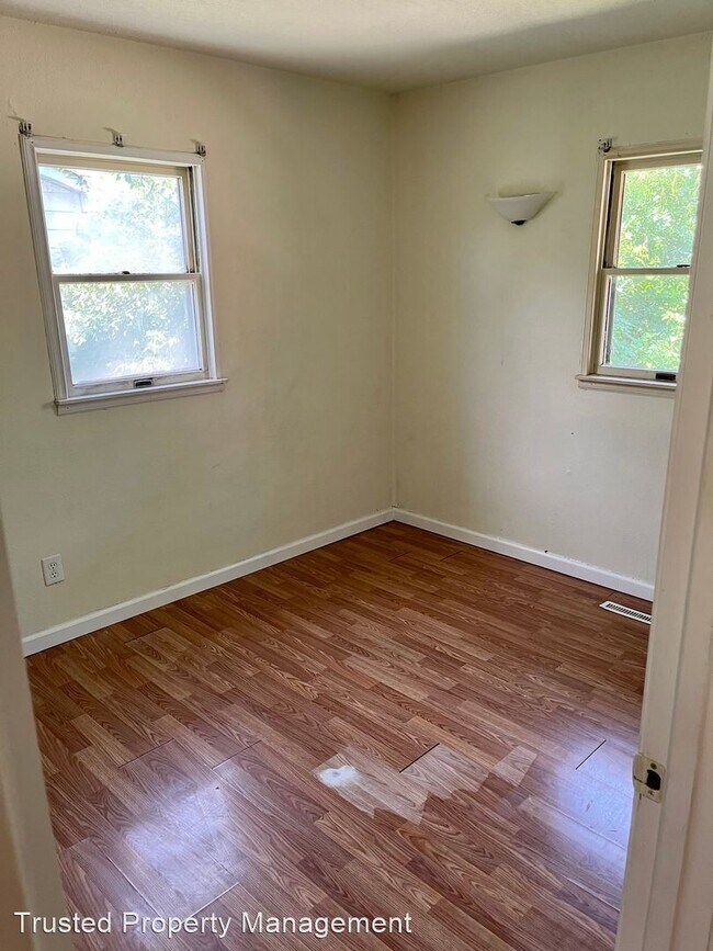 Building Photo - 3 br, 1 bath House - 345 South Park Street