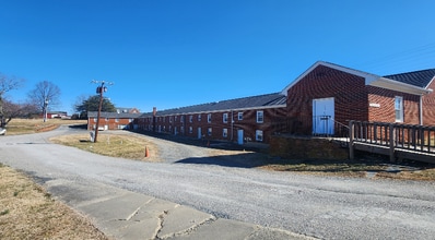 Building Photo - 147 Sprouses Corner Rd