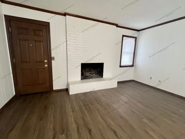 Building Photo - 102 Beta Cir