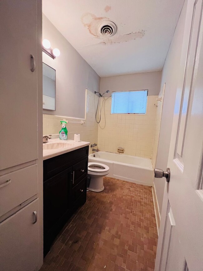 Building Photo - Ham Duplex