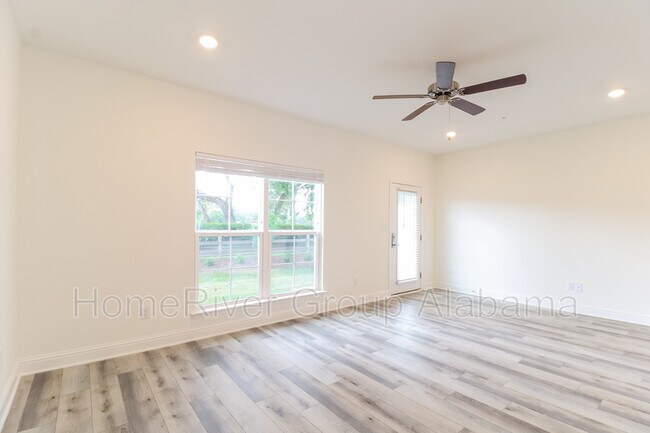 Foto del edificio - 115 Cabot Ln