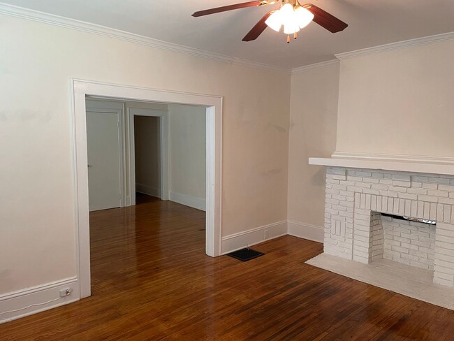 Foto del edificio - Adorable 1 Bedroom Duplex in Wilmore Neigh...