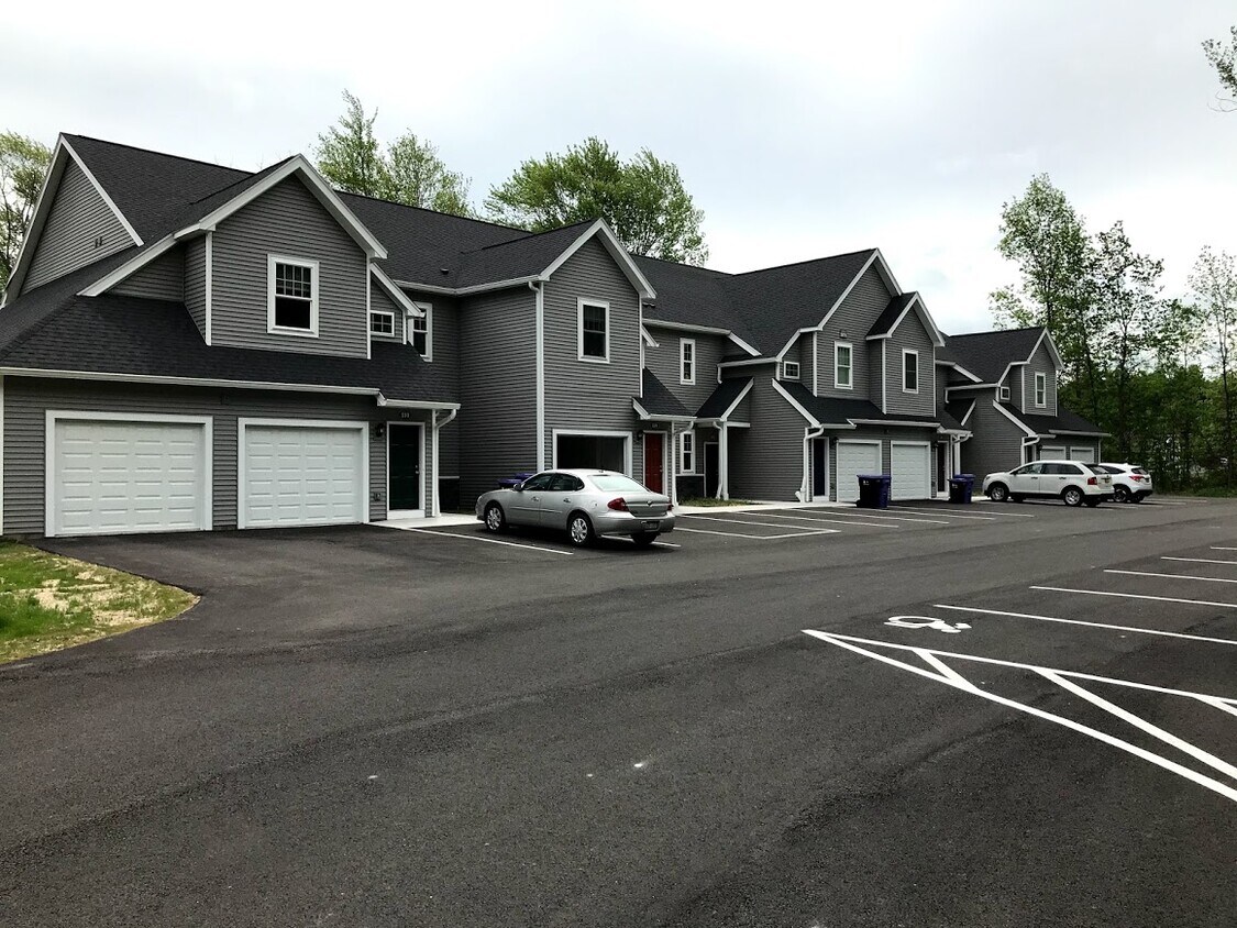 Primary Photo - 2076 Community Ln
