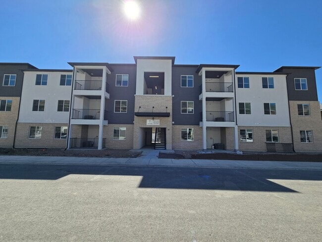 Building Photo - 4668 Olive Ave