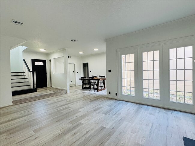 Building Photo - 2323 Augusta Dr