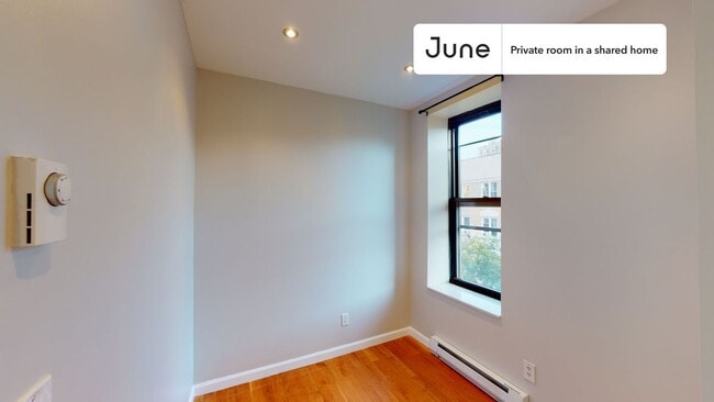 Building Photo - Room in Shared 3 bed/2 bath home