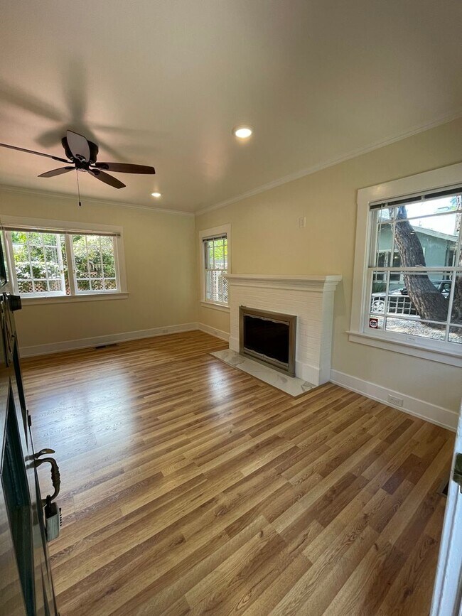 Foto del edificio - Remodeled 1 Bed 1 Bath home with beautiful...