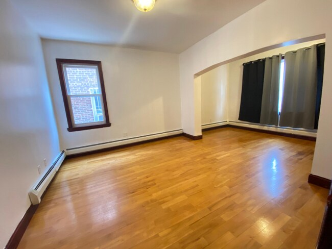 Building Photo - 1831 Bogart Ave