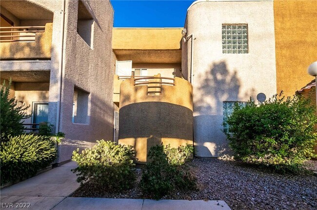 Building Photo - 6877 Tamarus St