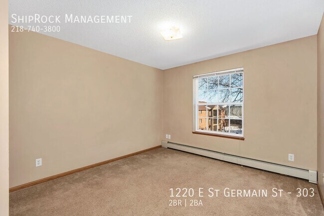 Foto del edificio - 1220 E St Germain St