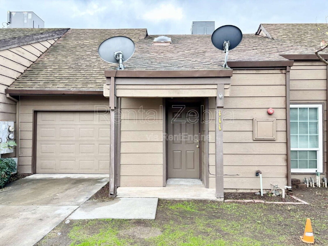 Primary Photo - 1131 Colorado Ave