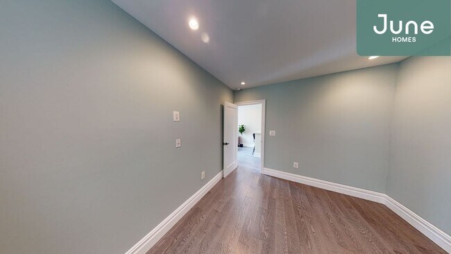Foto del edificio - ROOM ONLY in 2-bed/1.0-bath Home