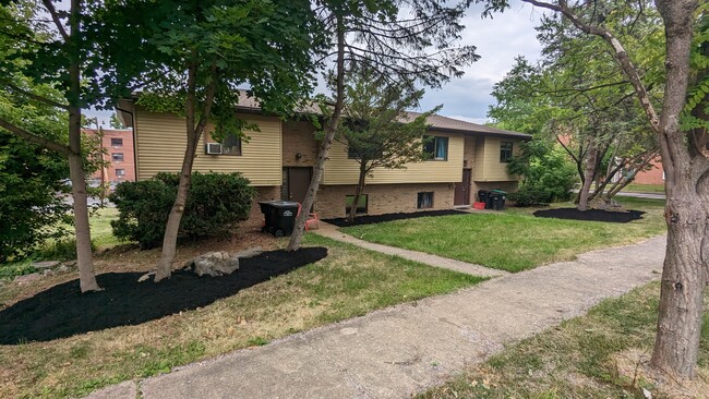 Front - 427 Keller St