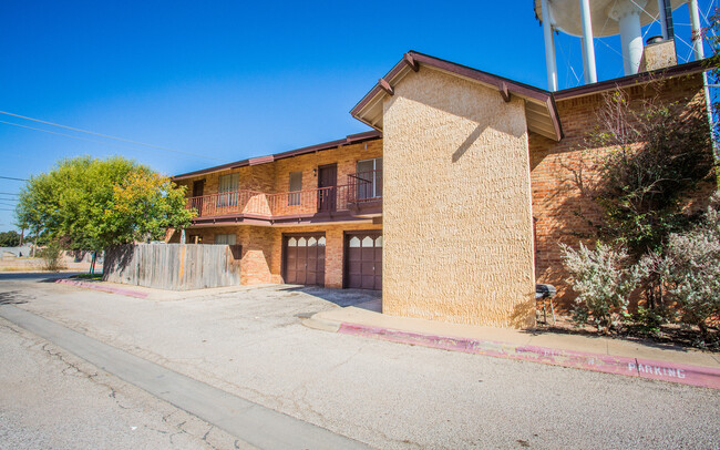 Building Photo - Whispering Oaks Apartments