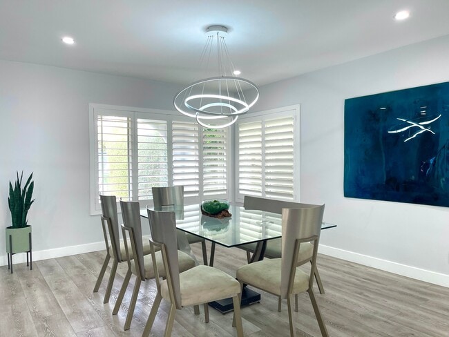 Foto del edificio - 7842 W 79th St