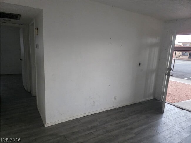 Foto del edificio - 595 S Royal Crest Cir