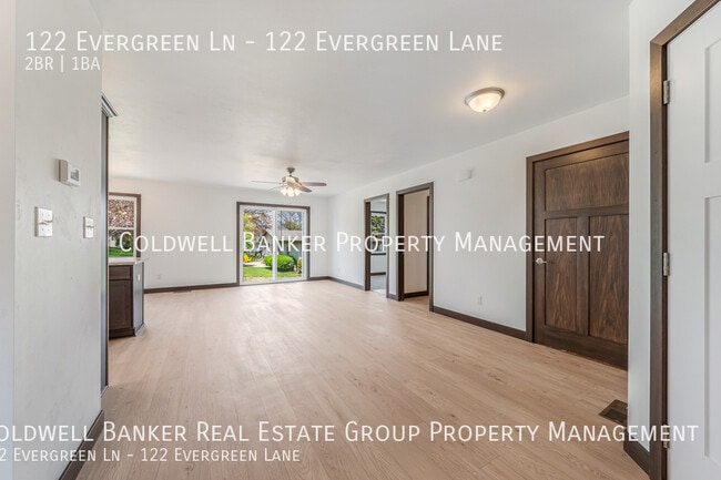 Building Photo - 122 Evergreen Ln