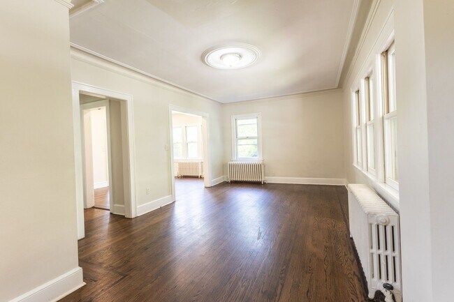 Foto del edificio - Spacious 3-bedroom, 2-bathroom (Full House...