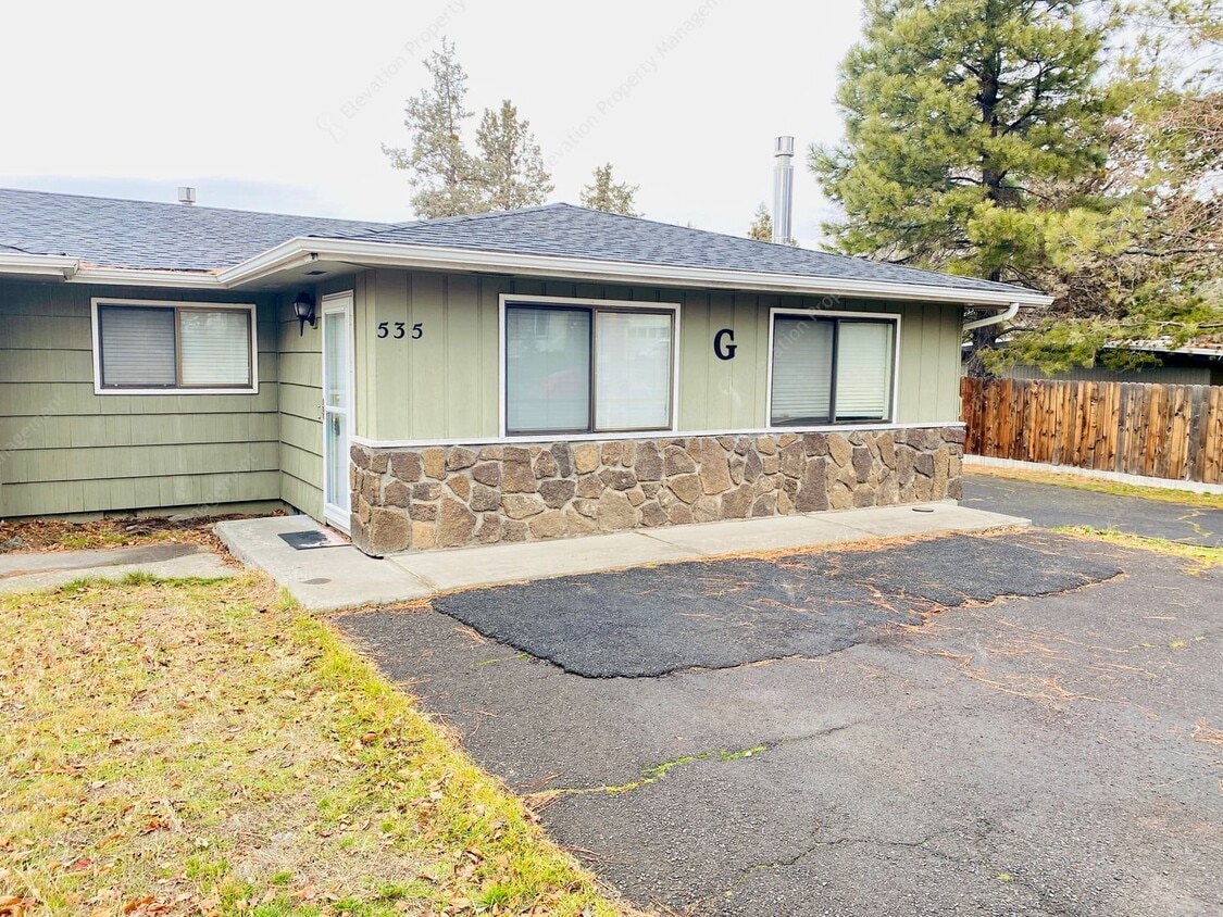 Centrally Located Duplex 2BR1BA w/ Garage House Rental in Bend, OR