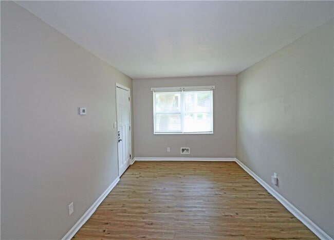 Foto del edificio - 1329 Clermont Ave