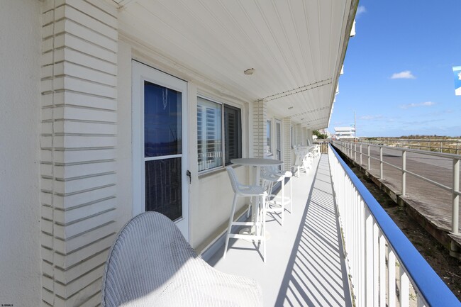 Foto del edificio - 111 S Dudley Ave