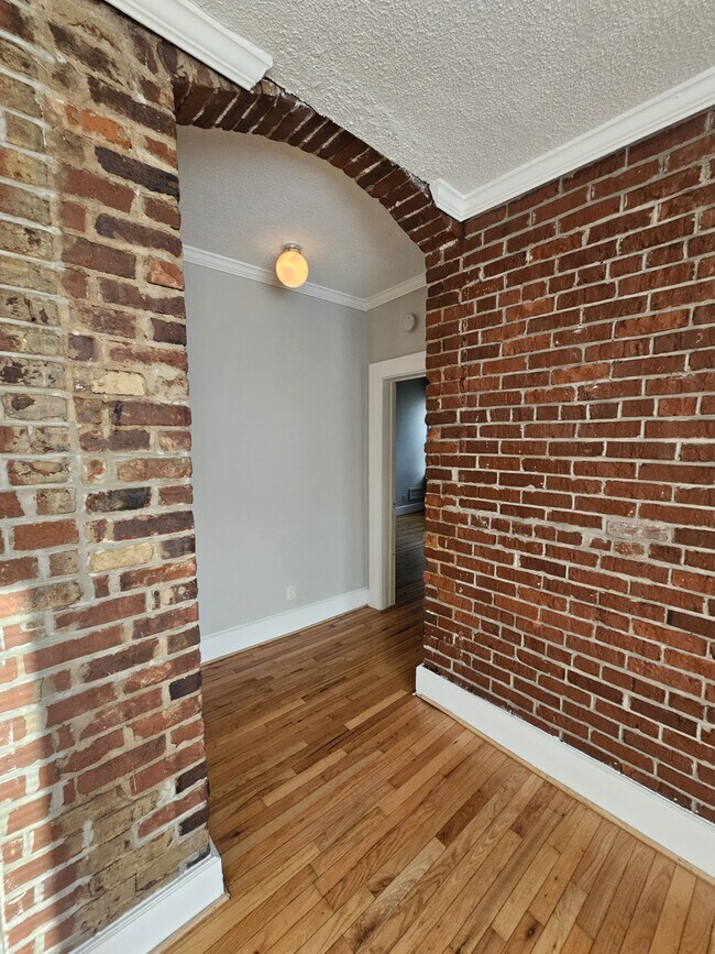 Building Photo - 607 Lindsay St