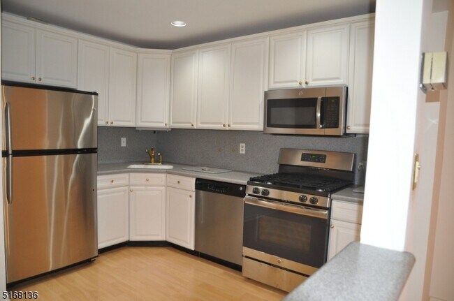 Foto del edificio - 280 Greenfield Rd