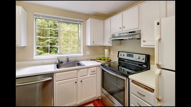 Kitchen - 7453 Newcastle Golf Club Rd