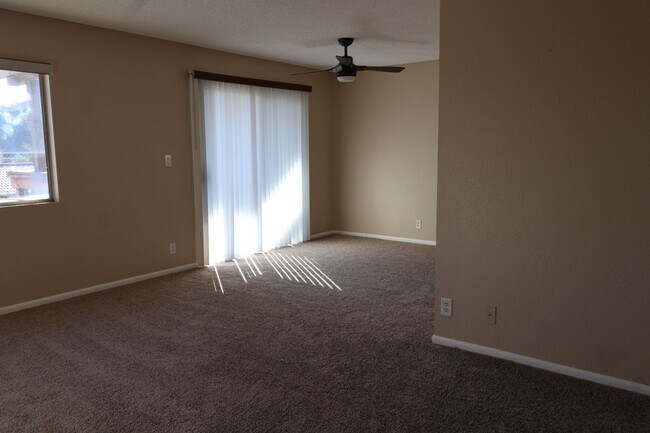 Foto del edificio - PLACE-1332 N El Prado St