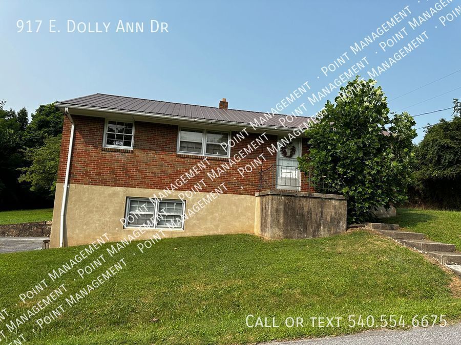 Foto principal - Great 3 Bed 1 Bath Home! (WORKING ON GETTI...