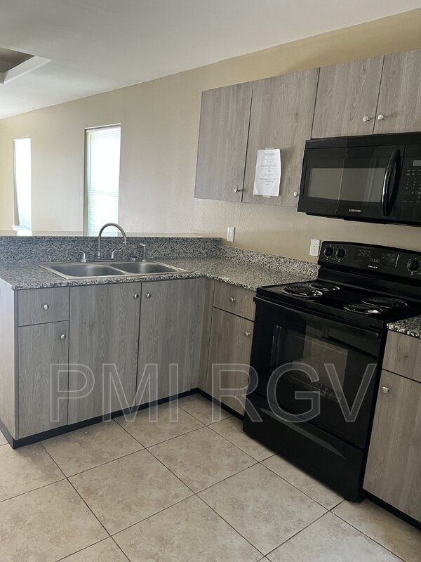 Building Photo - 2913 Linda Vista St