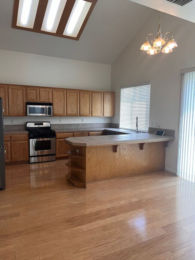 Foto del edificio - Reduced Price! 4Bx2.5B Home Available Now!...