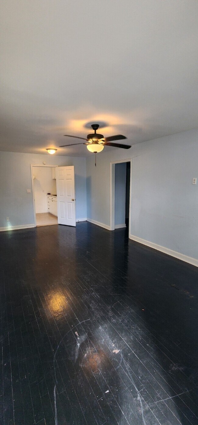 Foto del edificio - 6719 Narcissus St