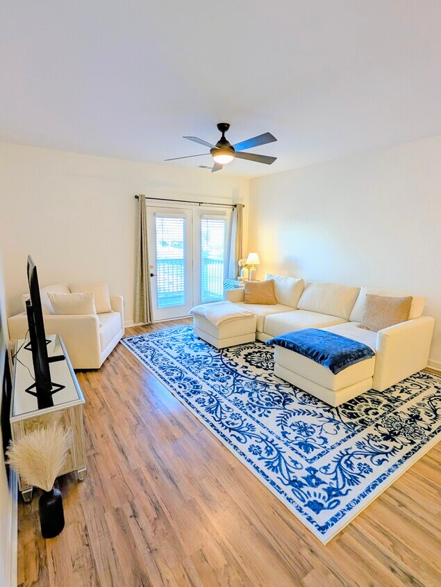 Foto principal - 17168 Red Feather Dr