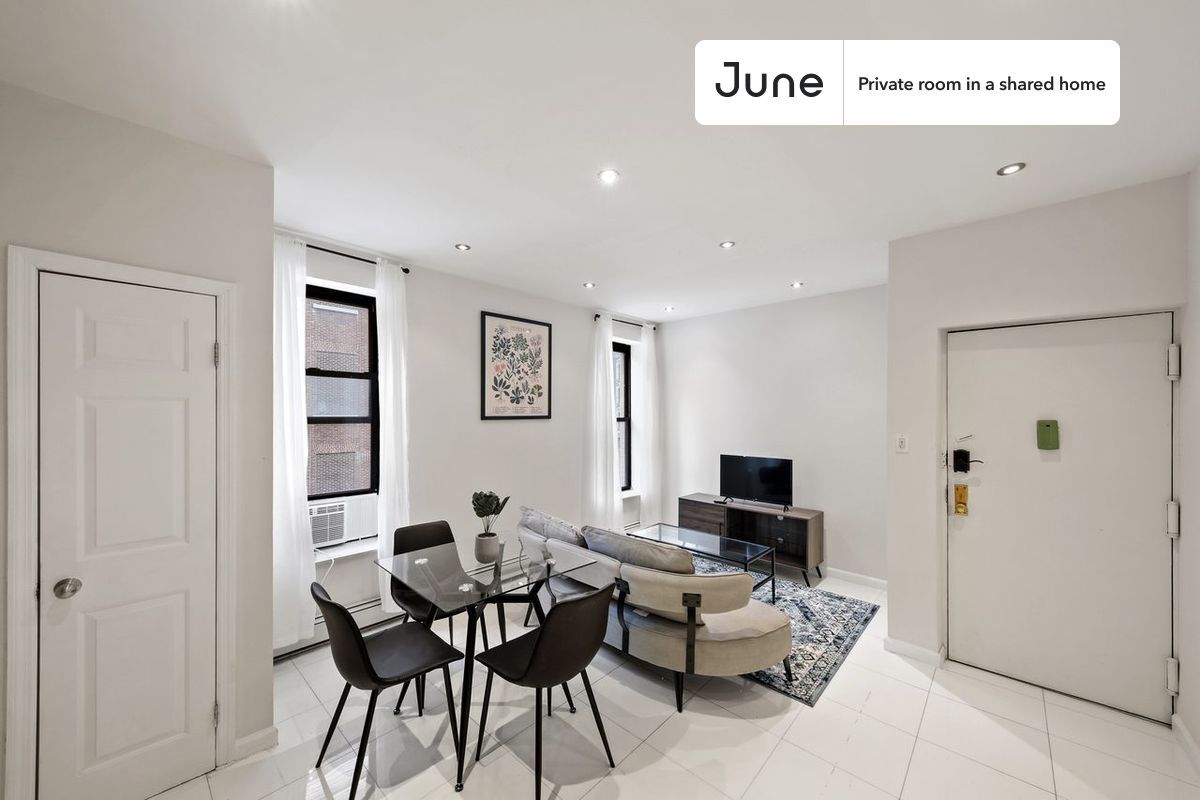 Room in Shared 3 bed/1 bath home - Room in Shared 3 bed/1 bath home