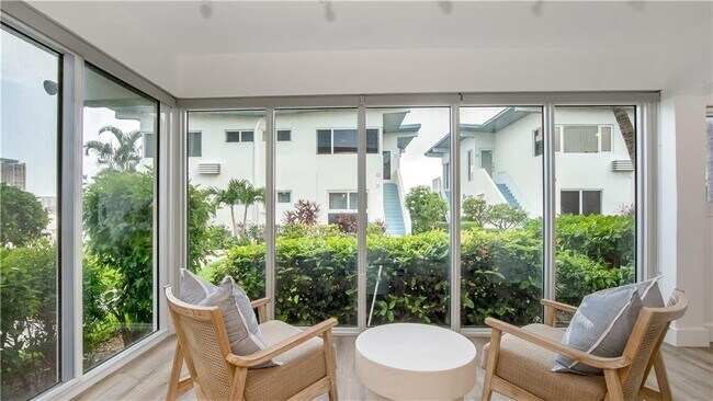 Building Photo - 425 Bayshore Dr