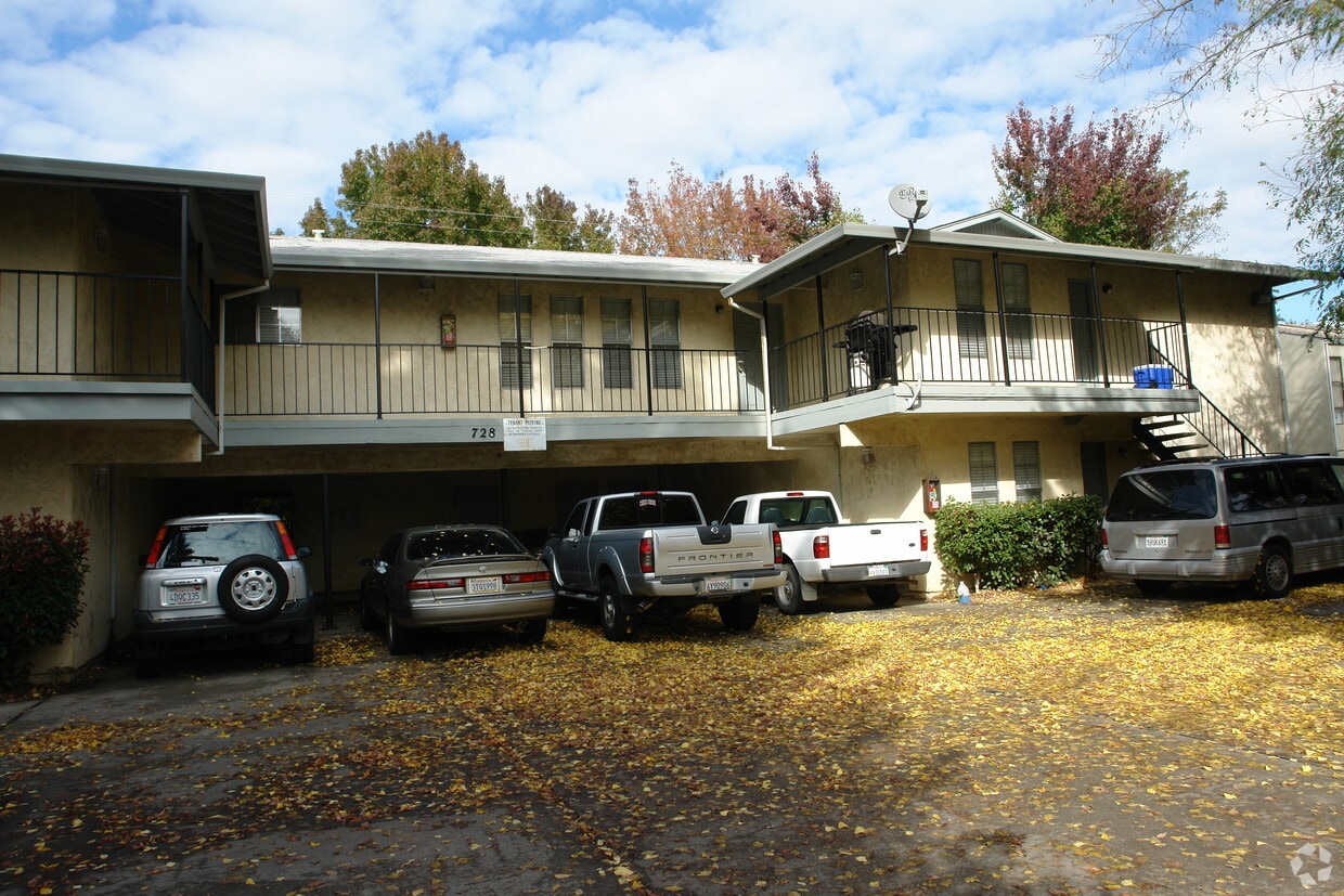 Primary Photo - 728 W Sacramento Ave