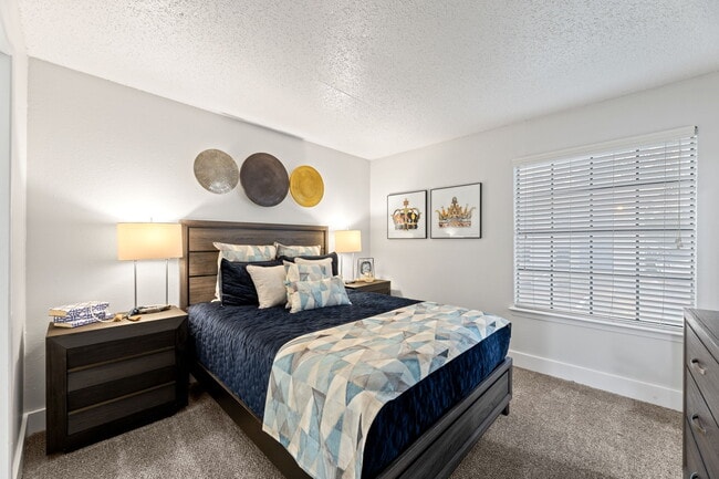 Building Photo - The Montclair