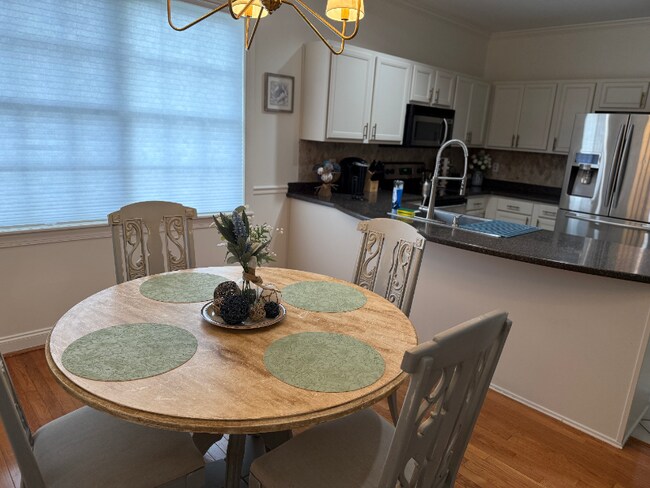 Foto del edificio - 324 Long Pointe Ln