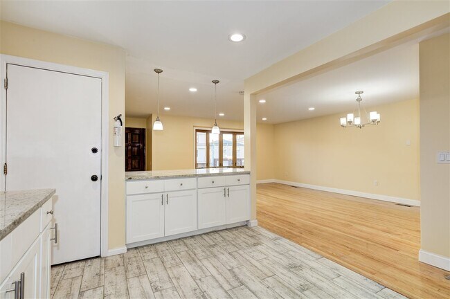Building Photo - 20 Colonial Dr