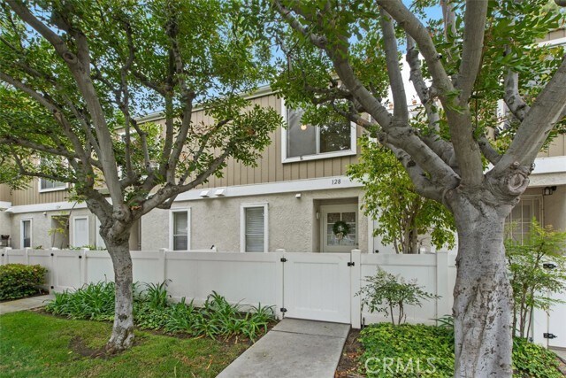 Building Photo - 128 Birchwood Ln