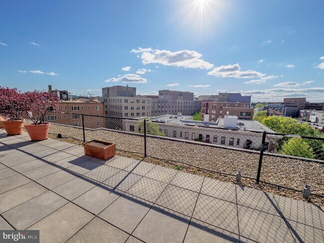 Foto del edificio - 1718 P St NW