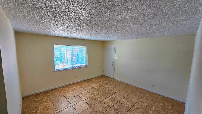 Foto del edificio - 333 Eubank Ct