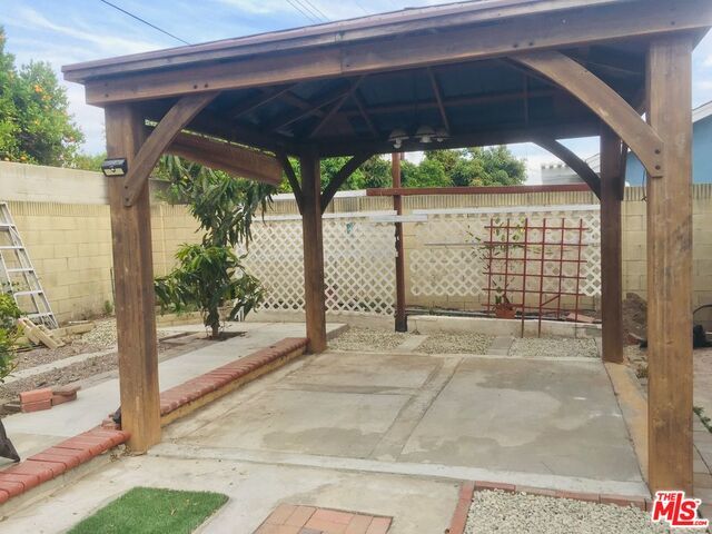 Foto del edificio - 8102 Acacia St