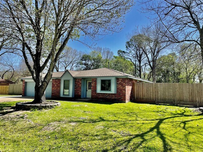 Building Photo - 2507 Lynn Dr