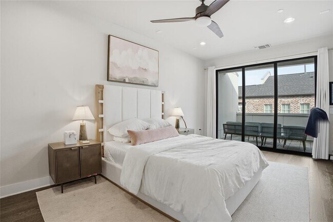 Foto del edificio - 1411 Town Creek Dr