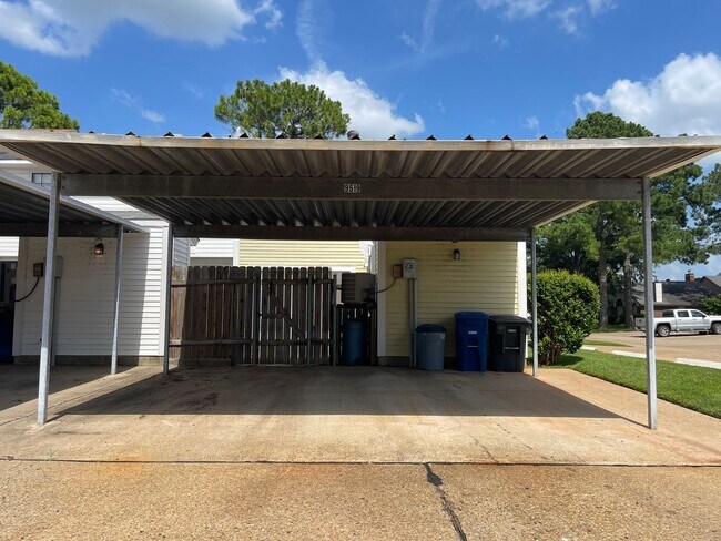 Foto del edificio - Townhome in Gated Community