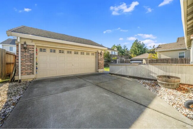 Building Photo - 1716 Newark Ln