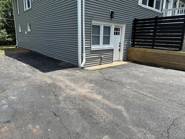 Building Photo - 12317 Metlock Road Unit B