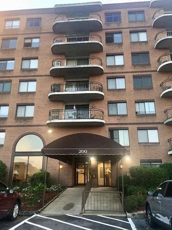 Building Photo - 200 Locust St